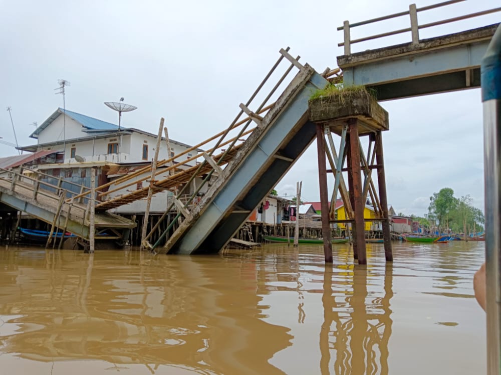 Pasilitas Umum Rusak Terendam Banjir di Banyuasin