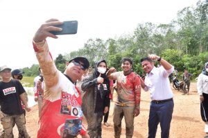 Askolani dan Sri Fitrianti Askolani Melepas dan Ramaikan Adventure Offroad Adventure Banyuasin Bangkit