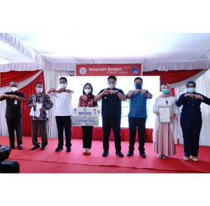 Askolani Dampingi Herman Deru Berikan Bantuan K3 dan Oven Pengering Kopra Bagi IKM Banyuasin