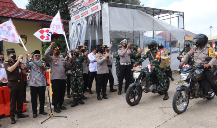 Forkopimda Banyuasin  Didistribusikan Bansos untuk masyarakat yang terdampak Covid-19