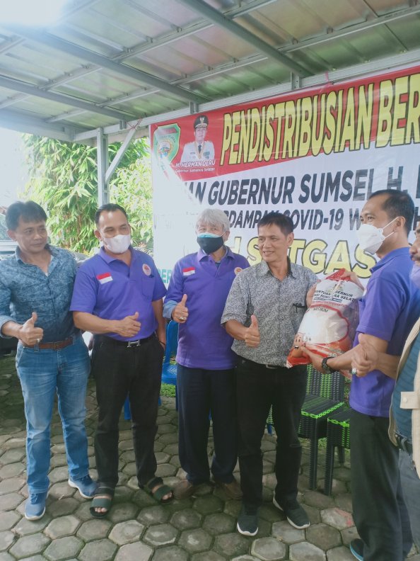 Paguyuban Pasundan Sumsel Salurkan Beras Bantuan Gubernur Sumsel Kepada Masyarakat  terdampak Covid-19