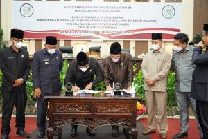 DPRD dan Bupati Banyuasin Tandatangani APBD P 2021