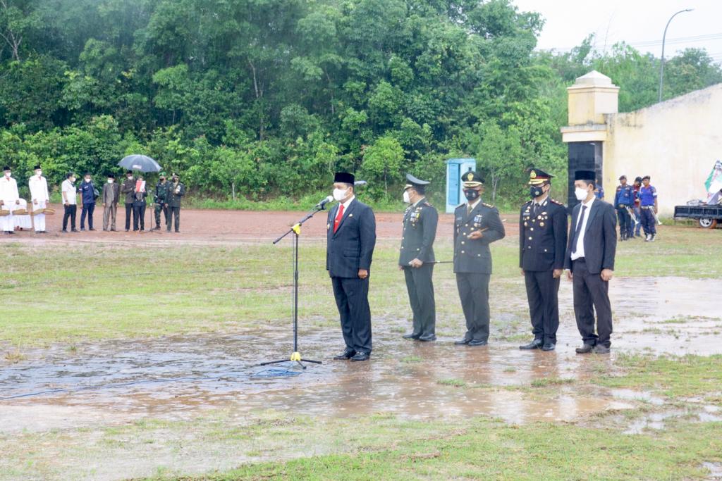 Diguyur Hujan Deras, Upacara Peringatan Hari Pahlawan Tetap Berlangsung