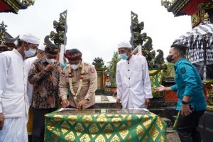 Bupati Banyuasin Resmikan Bale Kulkul Pura Khayangan Tiga Dharmaning Bhakti