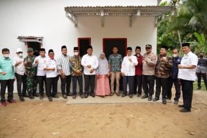 Tingkatkan keperdulian antar sesama, Bupati dan Wabup Safari Jum’at ke Makarti Jaya