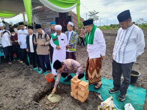 Bupati Banyuasin Letakkan Batu Pertama Pembangunan Masjid dan Ponpes Daru “Ilmi Tauhid Assamaniyyah