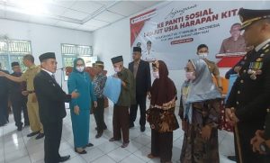 Wabup Ogan Ilir H Ardhani Berbagi Kasih Dengan 76 Orang Jompo    