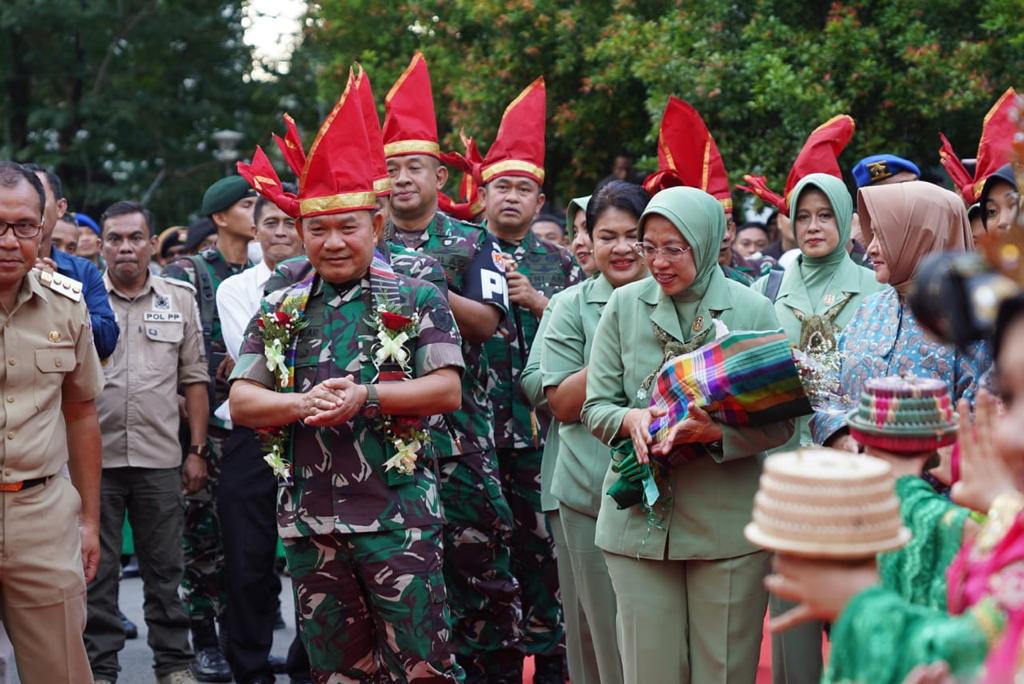 Jenderal Dudung Serahkan 20 Rumah Dinas ke Kodim 1414/Tator