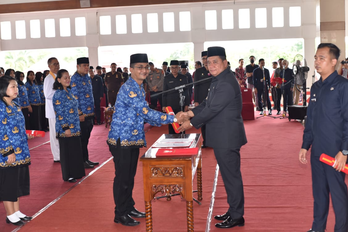 Bupati Banyuasin Ambil Sumpah dan Serahkan SK PNS Jabatan Fungsional 