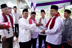 Bupati Banyuasin H. Askolani didampingi Wakil Bupati Banyuasin H. Slamet Somosentono melaksanakan Safari Ramadhan ke-20,