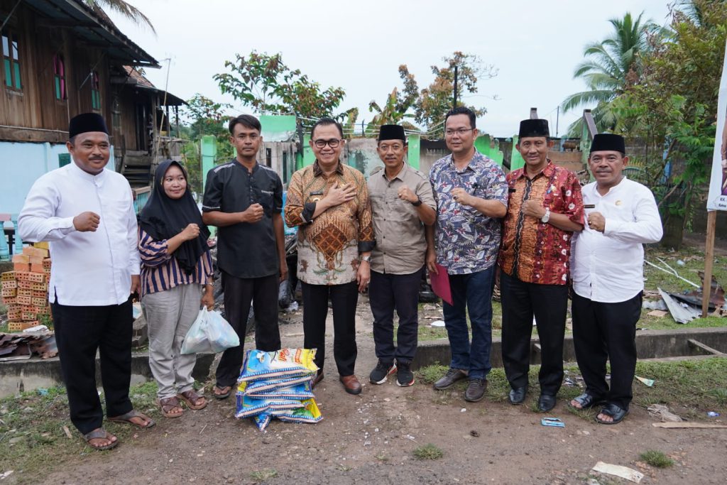 Usai Kunjungan Ke Pesantren Nurul Iman, Hani S Rustam Tinjau Korban Kebakaran di Ujung Tanjung