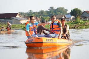 Pastikan Normalisasi Sepanjang 890 M Sesuai Harapan, Hani S Rustam Tinjau Telusuri Pakai Perahu Karet 