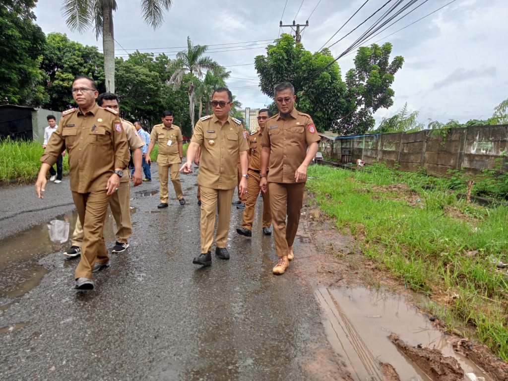 Hani S. Rustam Respon Cepat Tinjau Jalan Kelurahan Jakabaring.