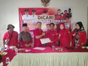 Wakil Ketua DPRD Banyuasin DR Sukardi Ambil Formulir Pendaftaran Bakal Calon Wakil Bupati di PDIP Banyuasin 