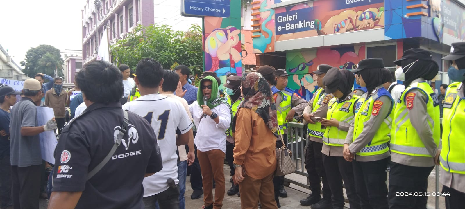 Uang Nasabah Lenyap 700 juta BRI Rivai Palembang Di Demo