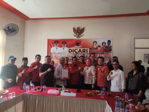 Didampingi Suami Antarkan Formulir Pendaftaran, Netta Indian SP Optimis Didukung PDIP dan Golkar 