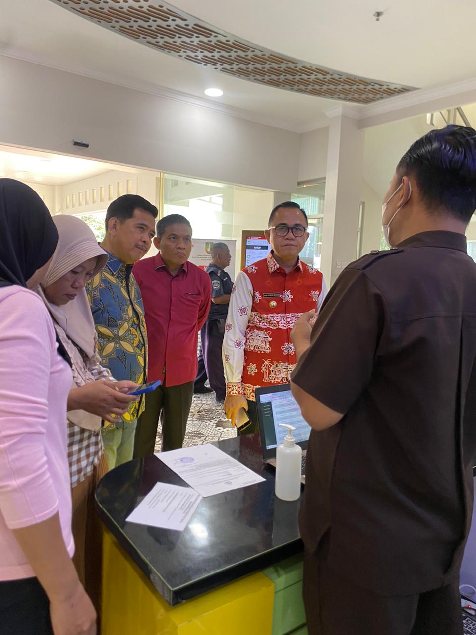 Pj Bupati Hani S. Rustam Tertarik Terhadap Mall Pelayanan Publik (MPP) Kota Surakarta