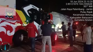 Ambil Jalur Berlawanan, Bus AKAP Tabrak Truk Tangki Minyak