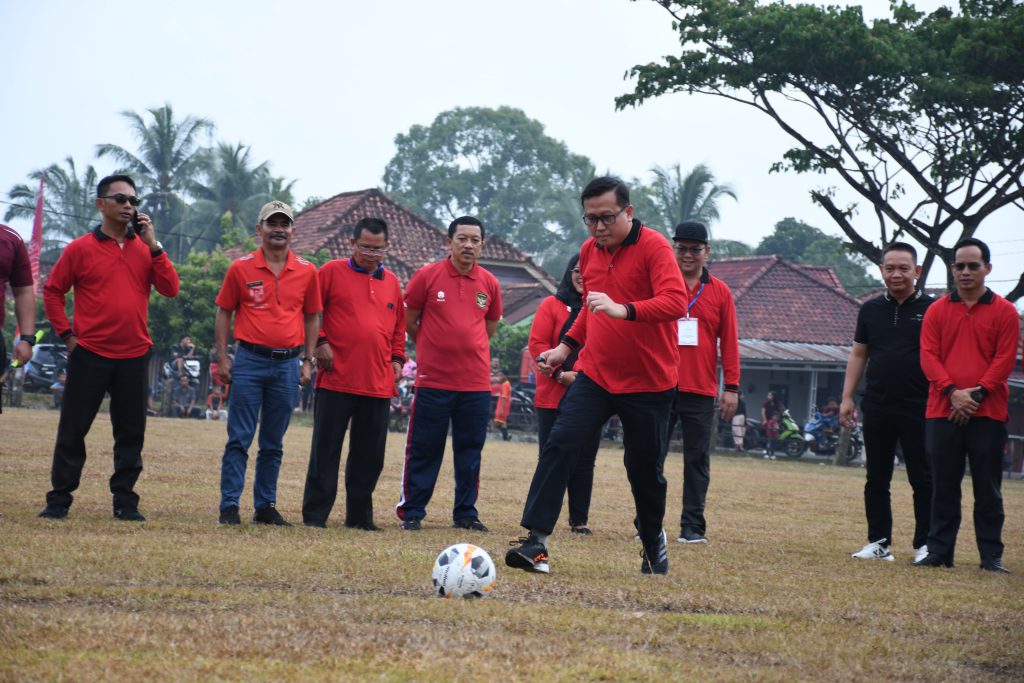 Buka Turnamen Sepak Bola di Banyuasin III Pj Bupati : Olahraga Merupakan Obat Stres