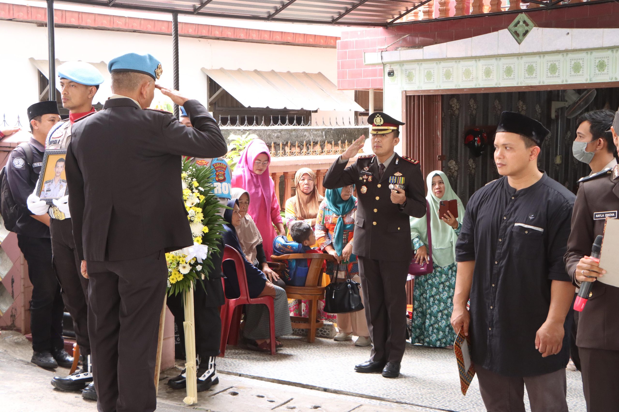 Kapolres Banyuasin Pimpin Upacara Penyerahan Jenazah Almarhum Bripka Rielantoro Angguno