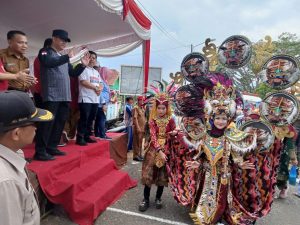 Muhammad Farid Buka Pawai Pembangunan, Seni Dan Budaya Memeriahkan Hari Kemerdekaan RI ke-79