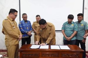 Kadis PUPR Banyuasin Ir Apriansyah,ST.MM Saksikan Penandatanganan Hibah Trase Jalan Poros Perambahan-Air Salek