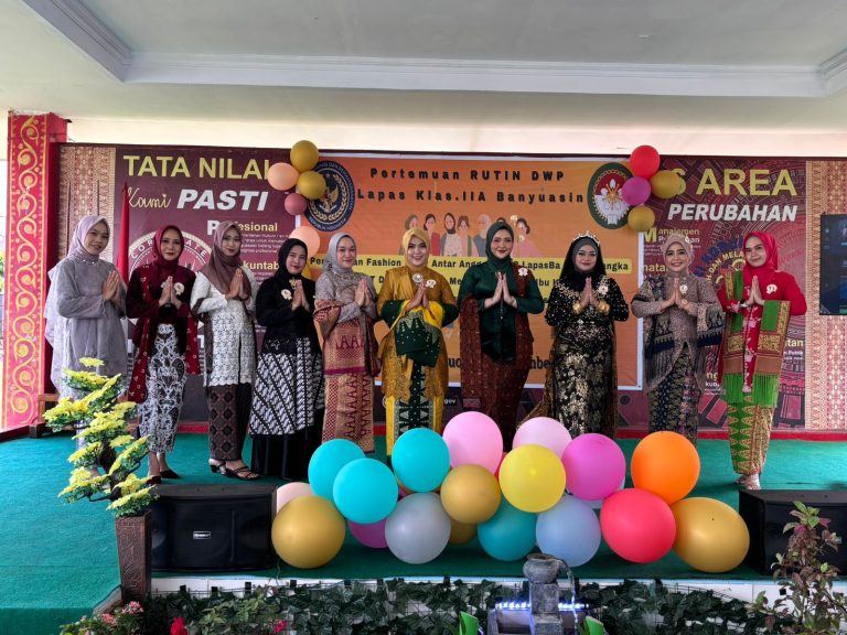 Pertemuan Rutin DWP Kelas II Banyuasin Gelar Fashion Show