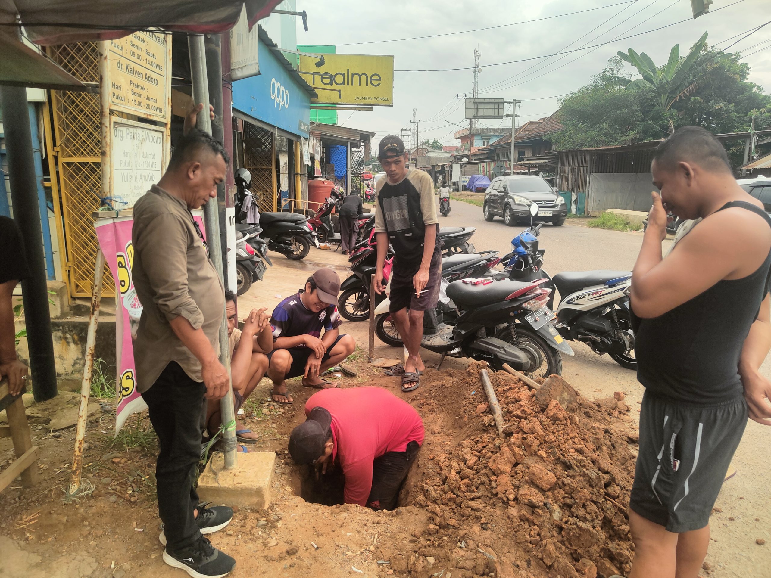 Respon Cepat Keluhan Pelanggan, Kapala Cabang PDAM Pangkalan Balai Turun langsung