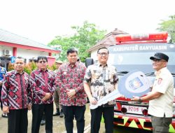 Pj Bupati Banyuasin Serah Terima Mobil Damkar, Sekaligus Musnahkan Arsip Berusia 10 Tahun