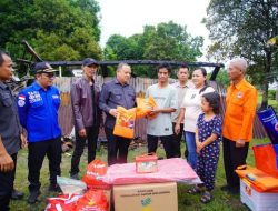 Pj Bupati Sandi Fahlepi Sambangi Beri Bantuan Korban Kebakaran