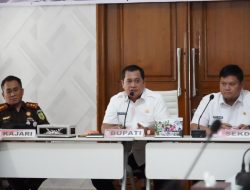 Bupati H. Askolani Fasilitas penyelesaian permasalahan pengadaan Tanah jalan tol ruas Palembang – Betung Kecamatan Suak Tapeh dan Kecamatan Betung