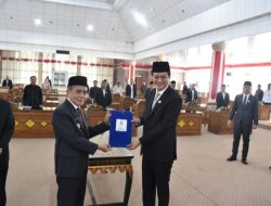Ketua DPRD Ogan Ilir Tandatangani Kesepakatan Tentang Rancangan Awal RPJMD OI Tahun 2025-2029.