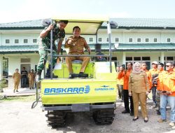 Bupati Banyuasin Serahkan Bantuan Alsintan Dari Kementerian Pertanian Kepada Brigade Pangan