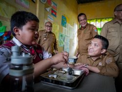 Bupati Panca Tinjau Penerima MBG di SDN 8 Tanjung Raja 