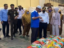 Sekda Ogan Ilir dan Aparat Kepolisian Tinjau Stok dan Harga Beras di Pabrik Penggilingan