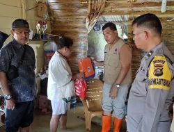 Pemberian Bantuan Kepada Korban Banjir Talang Kelapak