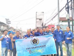 PWI Banyuasin Gelar Program Rutin “Jumat Berbagi” Di Simpang Kedondong 