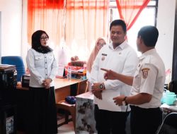 Pastikan Pelayanan Publik Berjalan di Hari Pertama Setelah Libur Lebaran, Sekda Banyuasin Sidak Pelayanan Publik Kecamatan Talang Kelapa