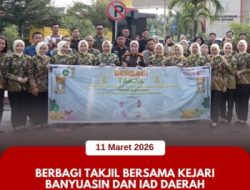 Peduli Sesama, Kepala Kejaksaan Negeri Banyuasin, Erni Yusnita, S.H., M.H. Dan Ikatan Adyaksa Darma Karini Daerah Banyuasin Berbagi Ta’jil Di Gerbang 42 Pemkab Banyuasin 