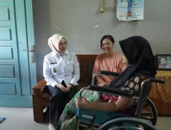 Wujud Kepedulian Nyata, Wabup Netta Indian Jenguk Warga Sakit, Salurkan Bantuan dan Doa