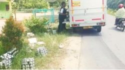 Diduga Ugal-ugalan, Mobil Pengangkut MBG di Sergai Buat Ratusan Ompreng Berserakan di Bahu Jalan