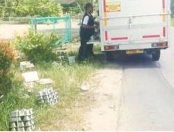 Diduga Ugal-ugalan, Mobil Pengangkut MBG di Sergai Buat Ratusan Ompreng Berserakan di Bahu Jalan