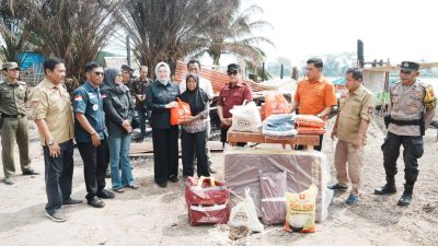 Peduli Korban Kebakaran di Rambutan, Wabup Netta Indian Serahkan Bantuan dan Perintahkan Pengurusan Dokumen Kembali