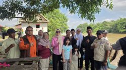 Manfaatkan Libur Akhir Pekan, Wabup Banyuasin Netta Indian Tinjau Sawah dan Budidaya Ikan Toman di Rantau Bayur