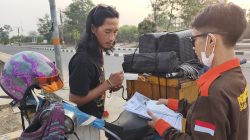 Cegah Dampak Asap Karhutla, Persatuan Mahasiswa Banyuasin Bagikan Masker dan Edukasi Warga