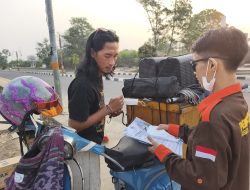 Cegah Dampak Asap Karhutla, Persatuan Mahasiswa Banyuasin Bagikan Masker dan Edukasi Warga