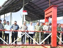 Dirangkai Bakti Sosial Bersama Kapolda Sumsel, Pemkab Banyuasin Sambut Peresmian Jembatan Merah Putih di Desa Lalang